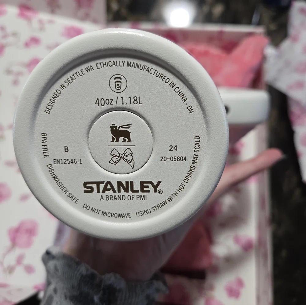Lsf X Stanley Ribbon Rosa 40oz - Picture 8 of 9